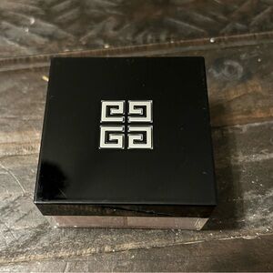 Givenchy Prisme Libre ultra-blurring and color-correcting pressed powder.